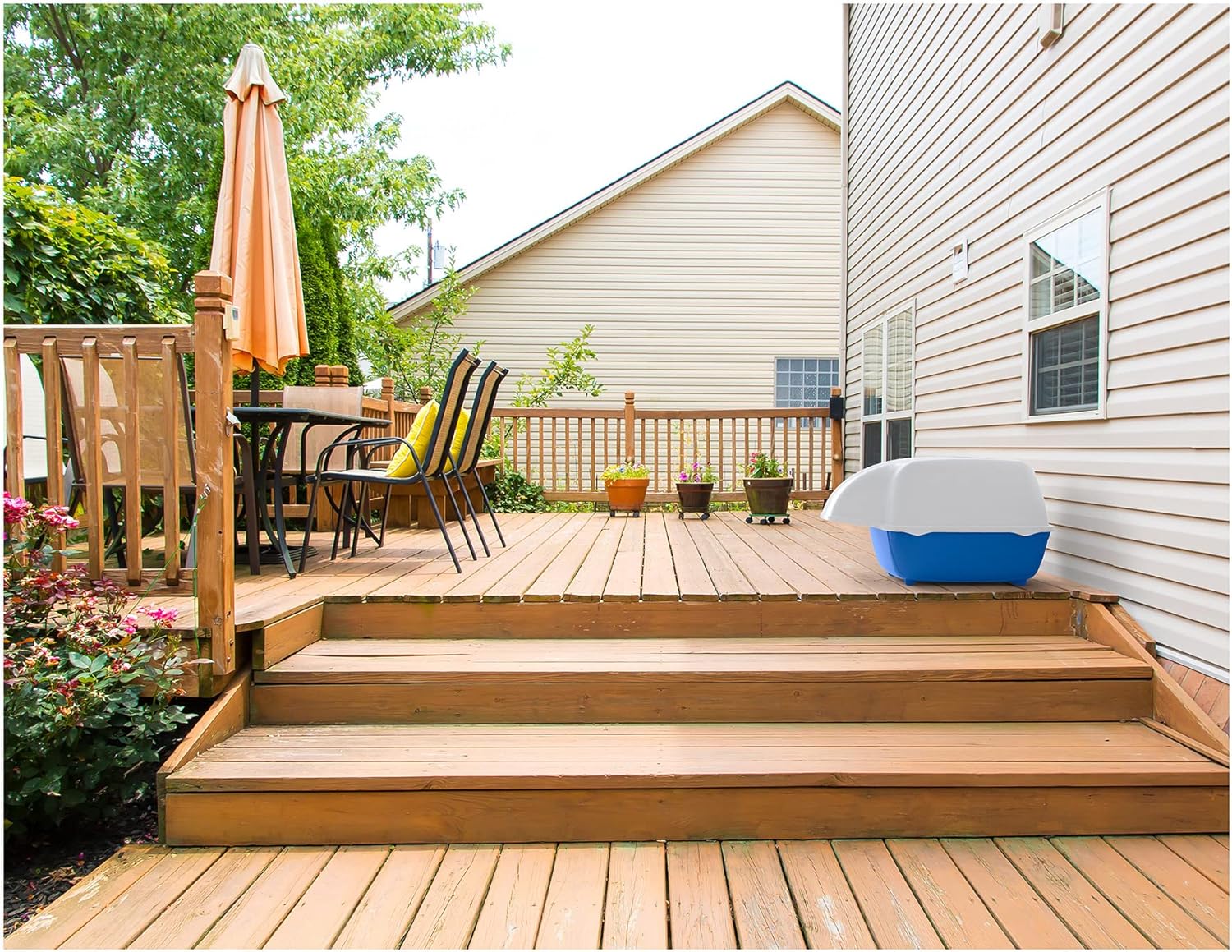 Outdoor Hooded Litter Box- Black; Measures 20x16x15